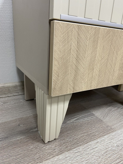 Тумба прикроватная на ножках Беатрис 3